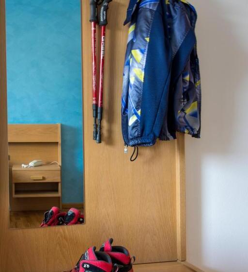 标准三人间, Garni Castel Ferari