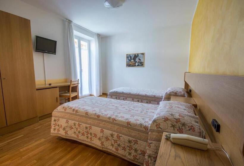 标准三人间, Garni Castel Ferari