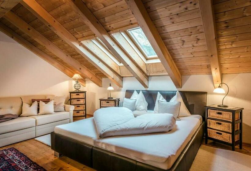 جناح, Landgut Moserhof