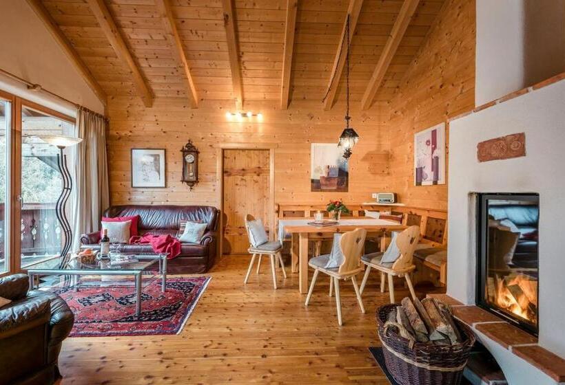 جناح مزوَّد بشرفة, Landgut Moserhof