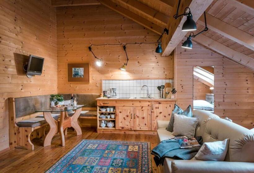 جناح, Landgut Moserhof