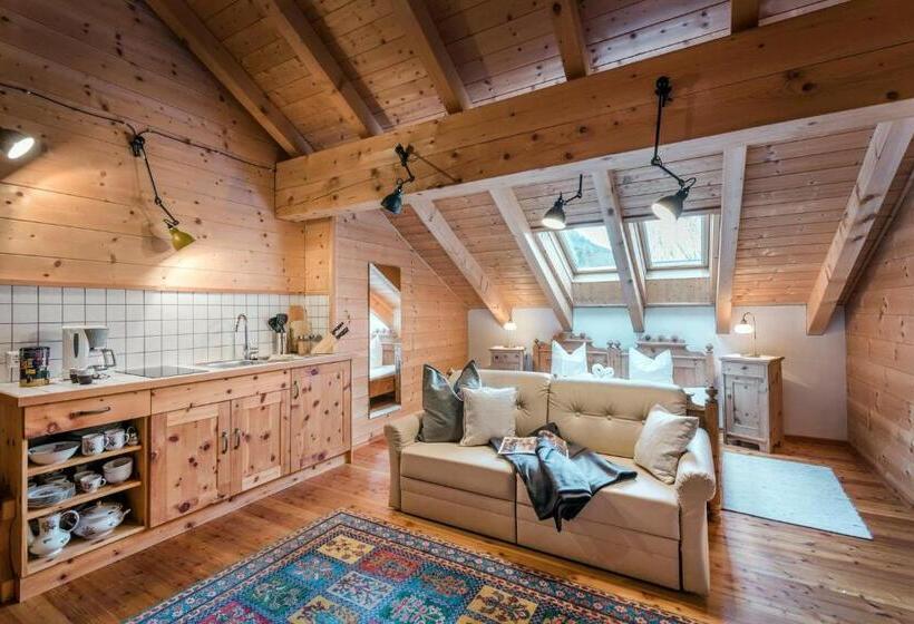 جناح, Landgut Moserhof