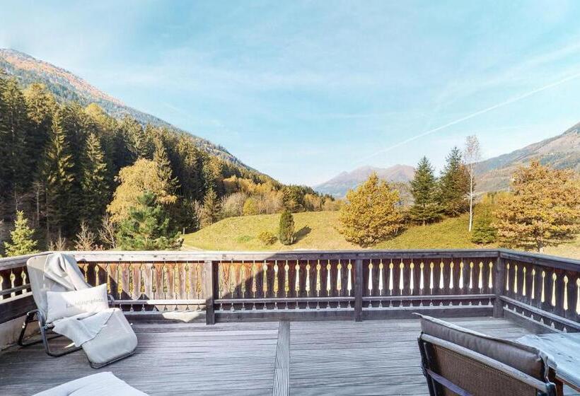 جناح مزوَّد بشرفة, Landgut Moserhof