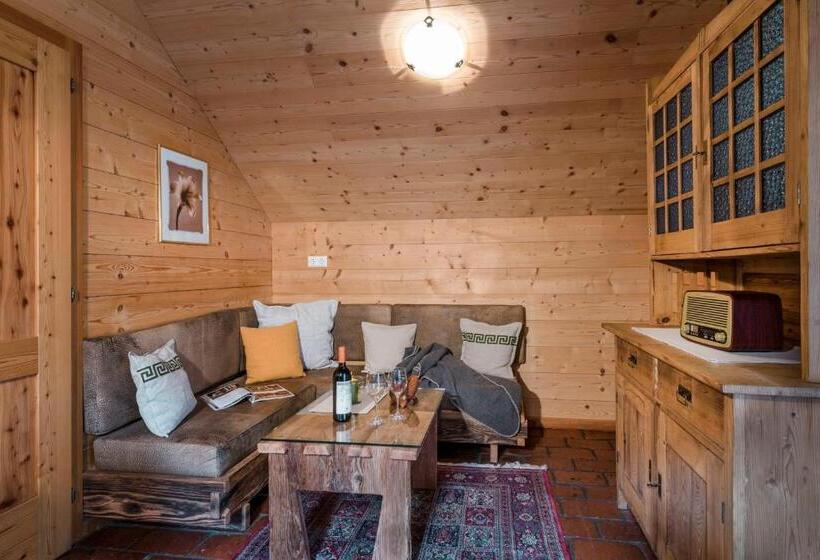 جناح مزوَّد بشرفة, Landgut Moserhof