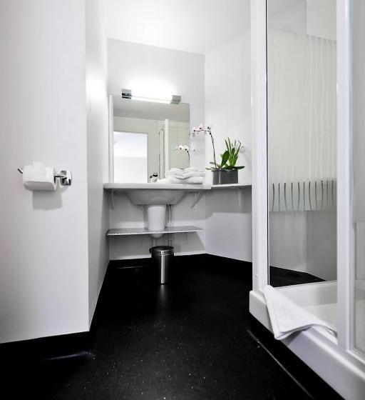 חדר משפחתי, Le Saint Pierre