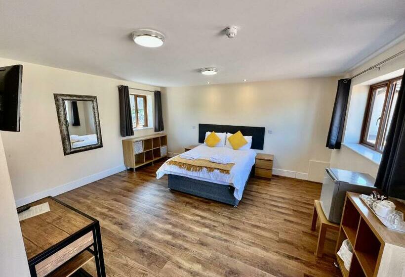 标准间, Lillypool Farm