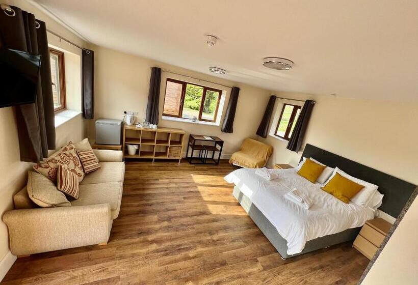 غرفة عائلية, Lillypool Farm