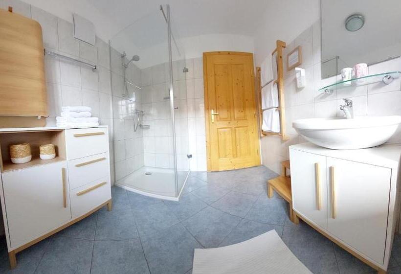 شقة 3 غرف, Weslhof