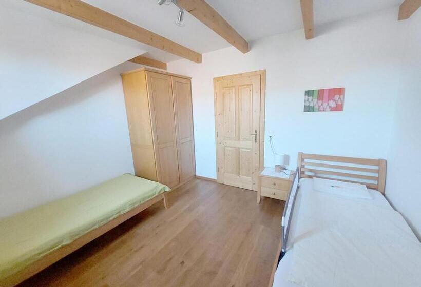 شقة غرفتين, Weslhof