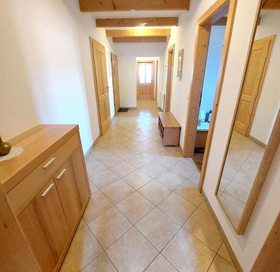 شقة غرفتين, Weslhof