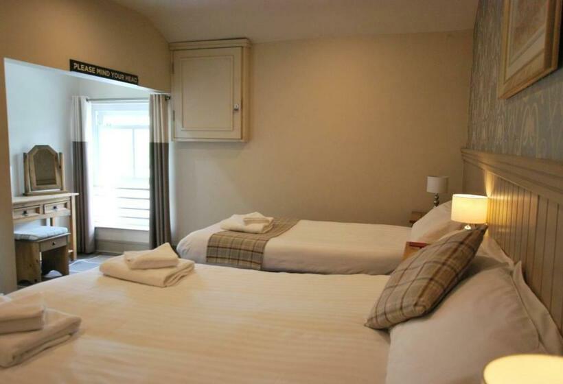 프리미엄 트리플 룸, Ye Olde Fighting Cocks