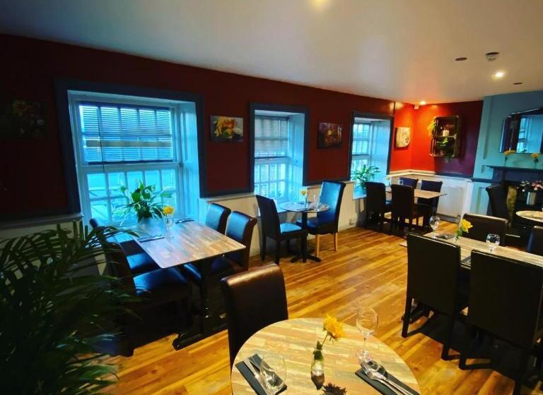 전망이 좋은 디럭스 스위트, Ye Olde Fighting Cocks