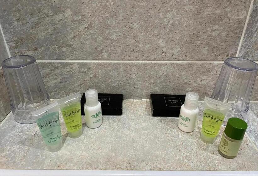 전망이 좋은 디럭스 스위트, Ye Olde Fighting Cocks