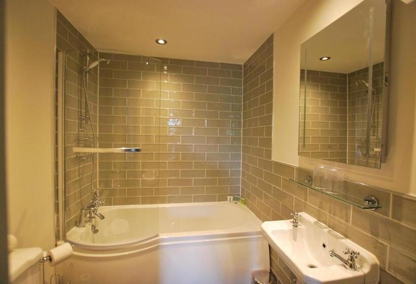 클래식 룸, Ye Olde Fighting Cocks