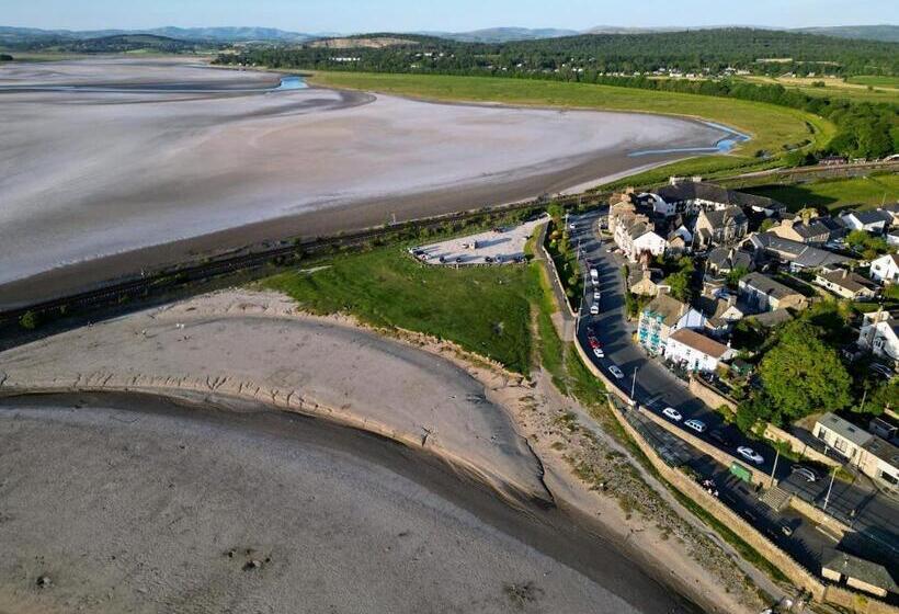 디럭스 룸, Ye Olde Fighting Cocks