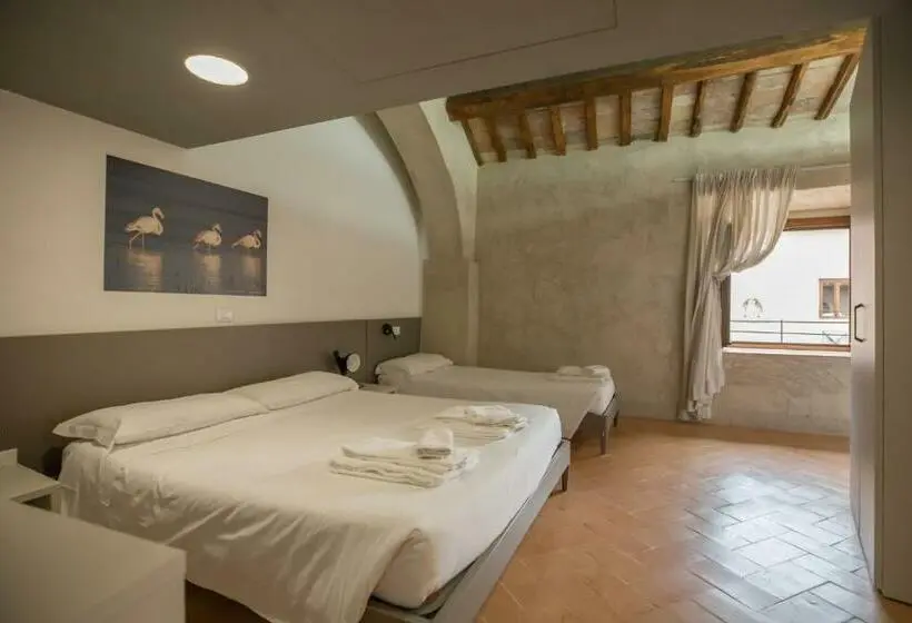 スタンダードトリプルルーム, Ostello Del Castello Di Santa Severa