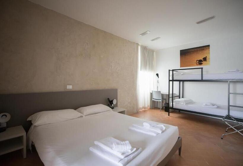 חדר סטנדרט לארבעה נוף לים, Ostello Del Castello Di Santa Severa