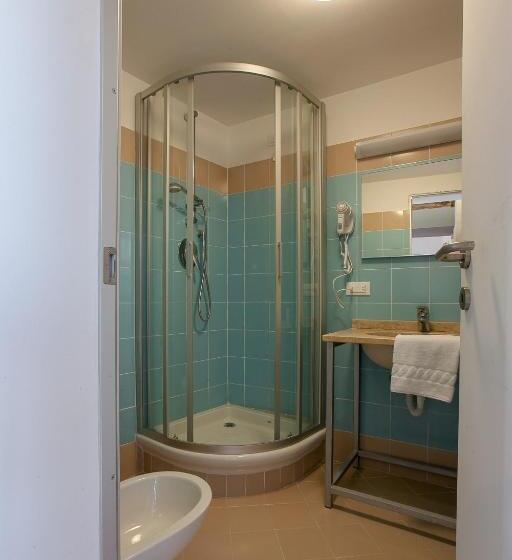 חדר סטנדרט לארבעה, Ostello Del Castello Di Santa Severa