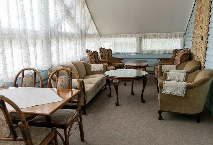 חדר סטנדרט, Aurantola