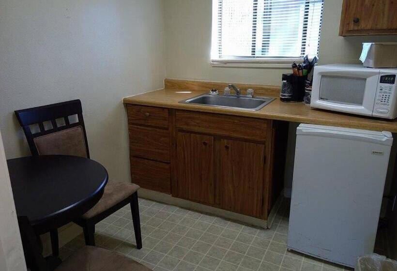 Номер Deluxe, Travelers Motel