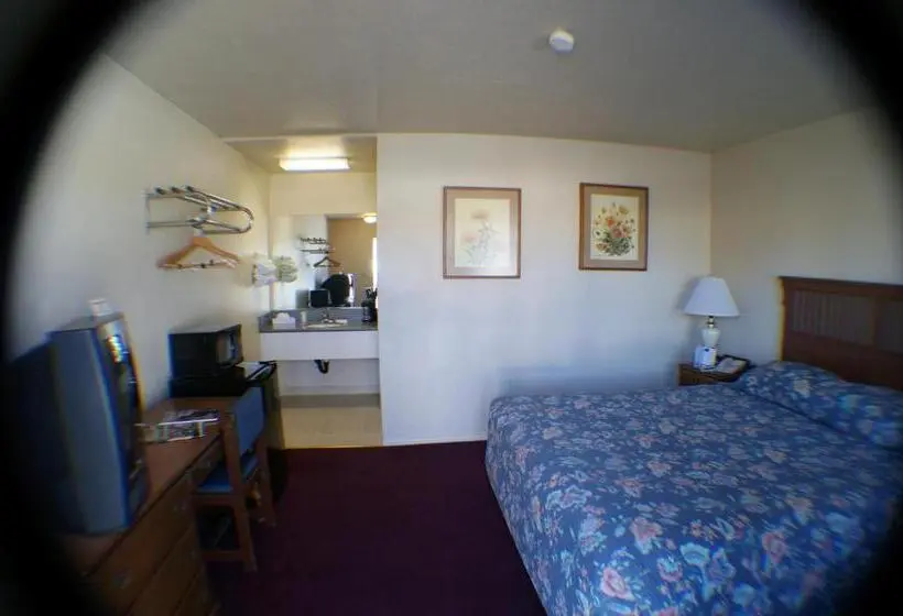 キングサイズベッドのスタンダードルーム, Travelers Motel