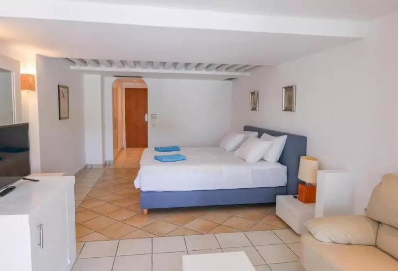 اتاق لوکس با چشم‌انداز دریا, Cape Kanapitsa Hotel & Suites