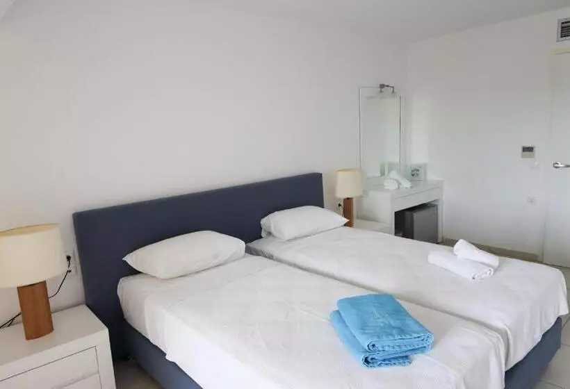 اتاق خانوادگی با چشم‌انداز دریا, Cape Kanapitsa Hotel & Suites