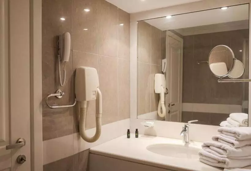 اتاق خانوادگی با چشم‌انداز دریا, Cape Kanapitsa Hotel & Suites