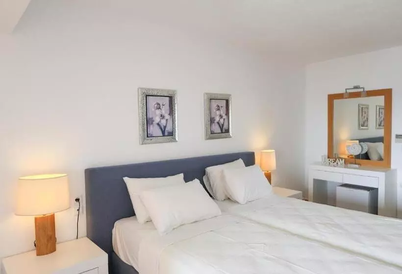 اتاق خانوادگی با چشم‌انداز دریا, Cape Kanapitsa Hotel & Suites