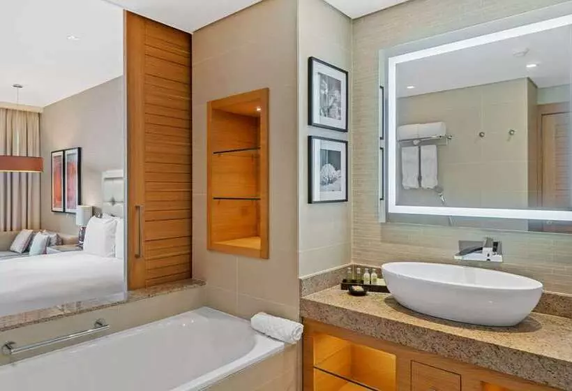 سوئیت دلوکس 2 خوابه, Hilton Niagara Falls/fallsview Hotel & Suites