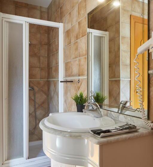 اتاق استاندارد چهارنفره با بالکن, Leizarooms