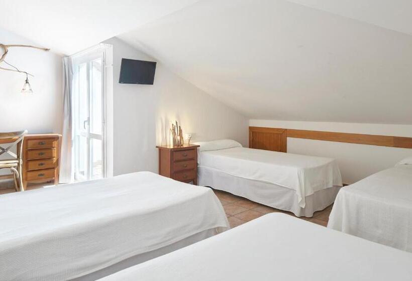 اتاق استاندارد چهارنفره با بالکن, Leizarooms