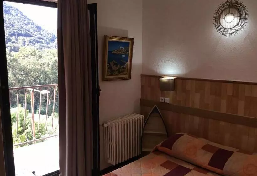 اتاق استاندارد سه تخته با بالکن, Hôtel Le Bon Accueil
