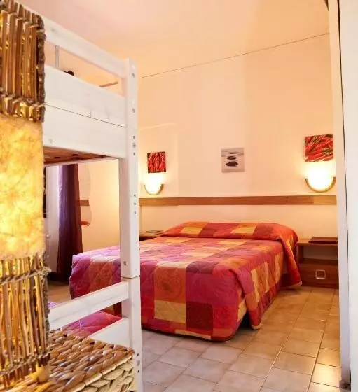 اتاق استاندارد چهار تخته, Hôtel Le Bon Accueil