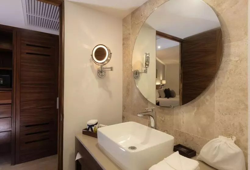 اتاق لوکس با تخت بزرگ, Buenaventura Grand Hotel & Great Moments   All Inclusive