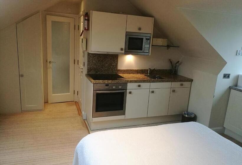 标准工作室, Crawford House  Scholarlee Living Apartments