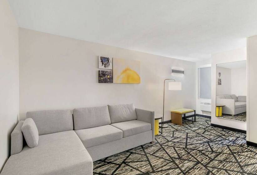 جناح, Comfort Inn