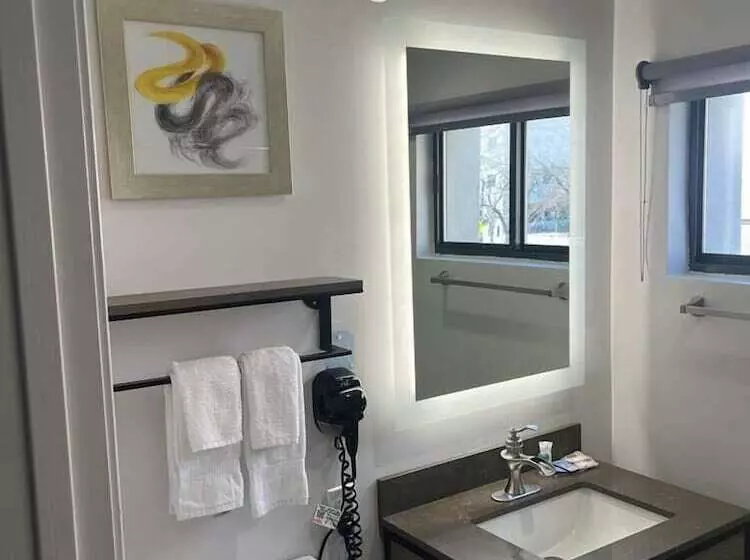 スイート, Comfort Inn
