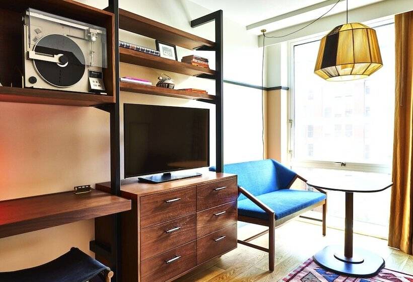 Хижина, Eaton Dc