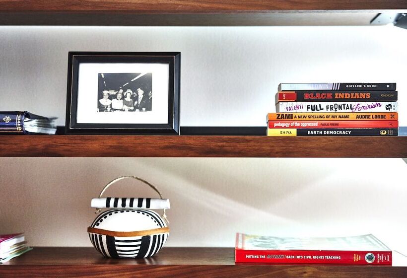 Хижина, Eaton Dc