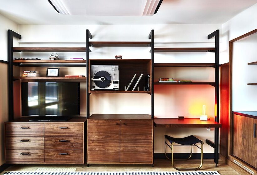 Полулюкс, Eaton Dc