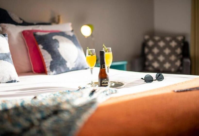 スタンダードルーム, Emmet