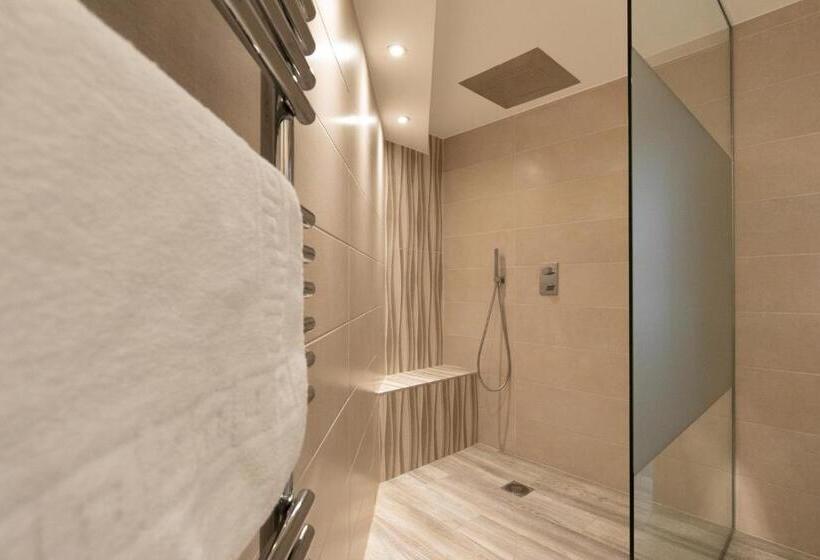 高级套房, Europe