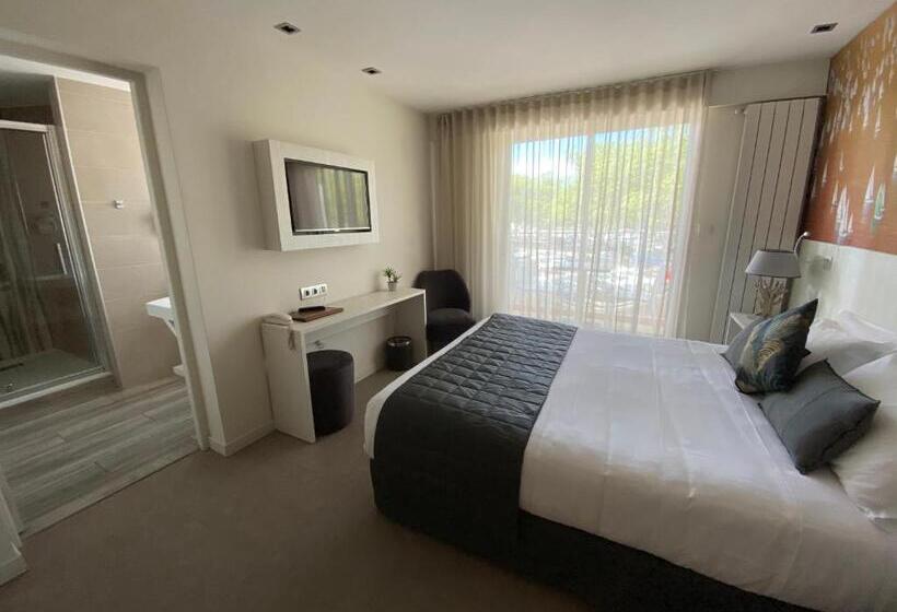 小型套房, Europe