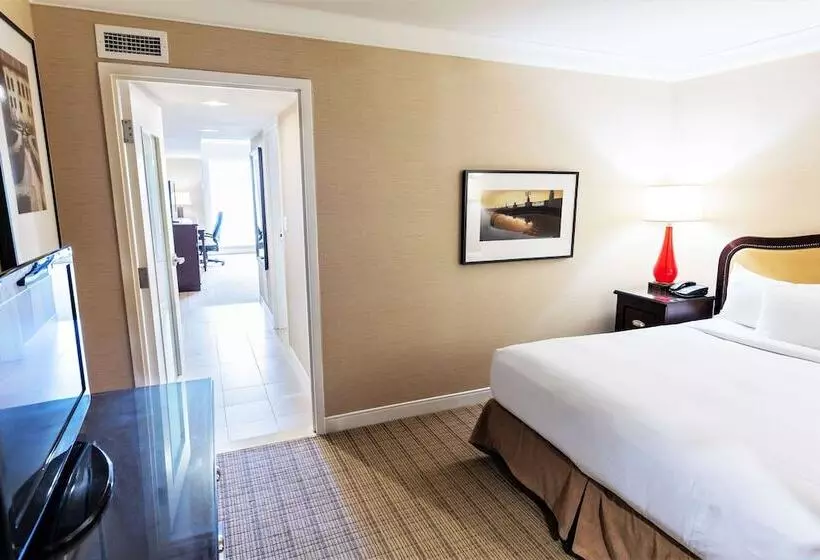 سوئیت دلوکس 2 خوابه, Hilton Niagara Falls/fallsview Hotel & Suites