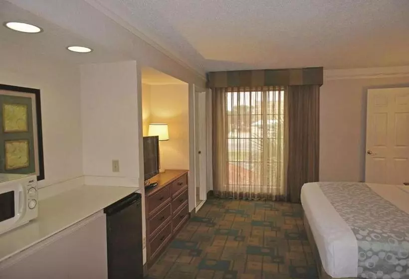 デラックススイート, La Quinta Inn By Wyndham Pensacola