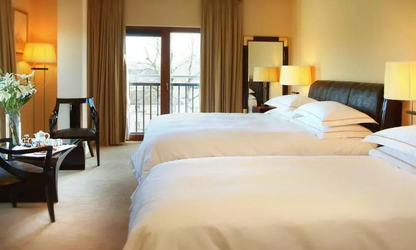 Superior Room, Lord Bagenal Inn