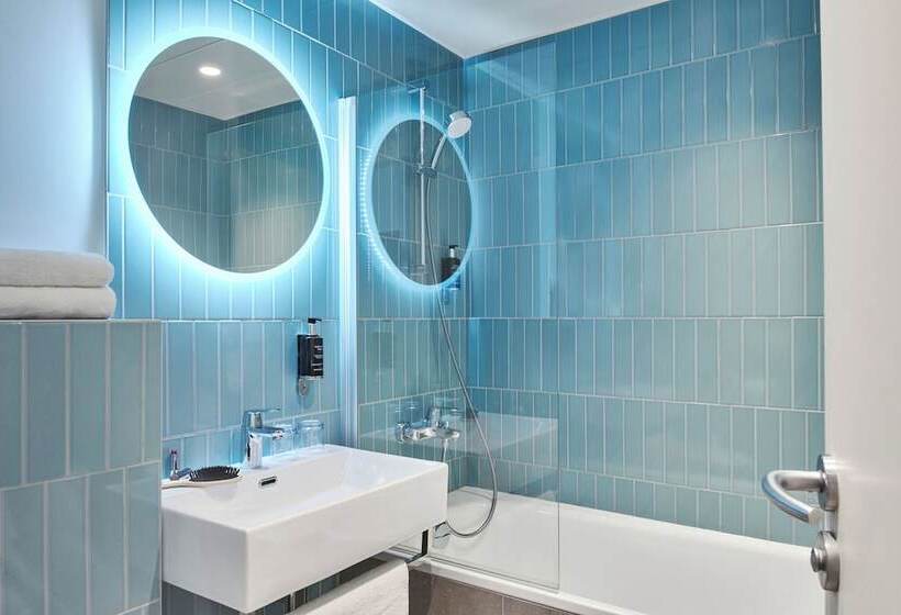 اتاق پرمیوم, Magenta 38 By Happyculture