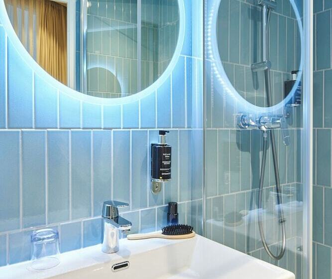 اتاق پرمیوم, Magenta 38 By Happyculture