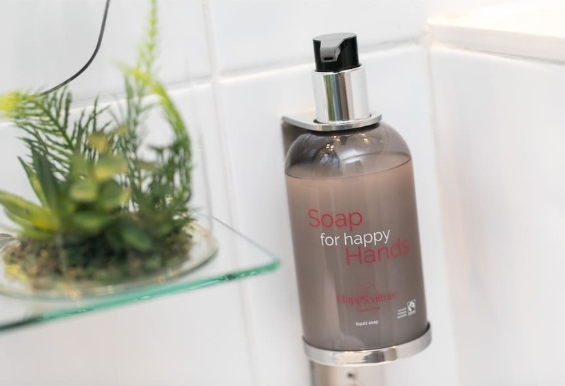 اتاق پریمیوم سه تخته, Magenta 38 By Happyculture